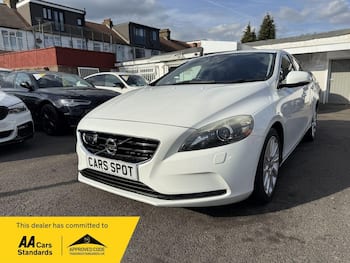 Used Volvo V40 2015 for sale - 79774398: Photo