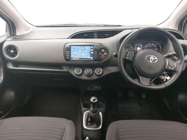 Used Toyota Yaris 2018 for sale - 76281904: Photo 2