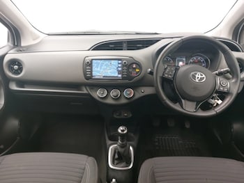 Used Toyota Yaris 2018 for sale - 76281904: Photo 2
