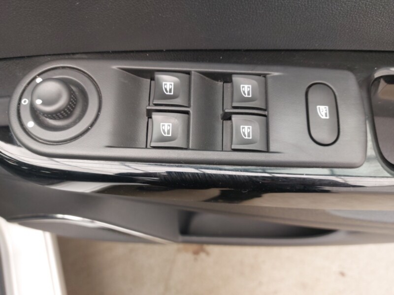 Used Renault Captur 2017 for sale - 77760931: Photo 12