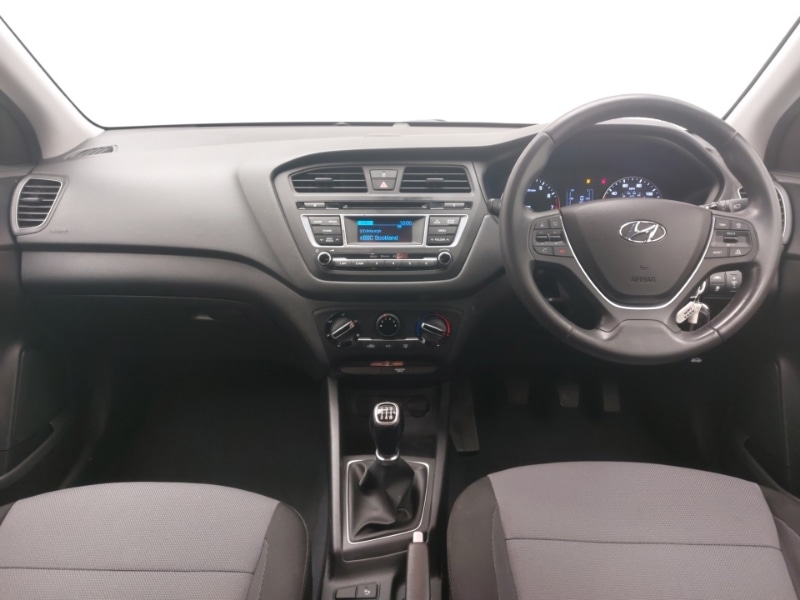 Used Hyundai i20 2017 for sale - 76749099: Photo 2
