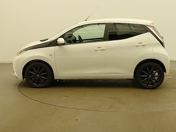 Used Toyota AYGO 2017 for sale - 77595960: Photo