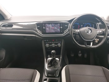 Used Volkswagen T-Roc 2018 for sale - 77062673: Photo