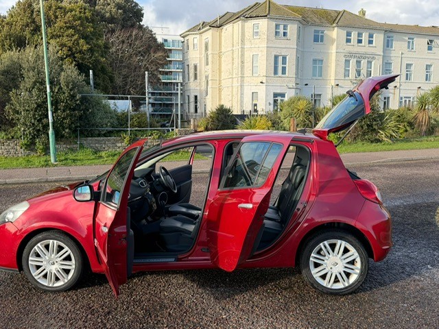 Used Renault Clio 2010 for sale - 77694271: Photo 24