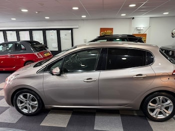 Used Peugeot 208 2013 for sale - 77251212: Photo