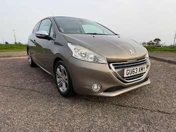 Used Peugeot 208 2013 for sale - 77735820: Photo