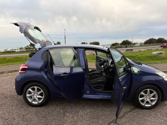 Used Peugeot 208 2014 for sale - 77548195: Photo 16