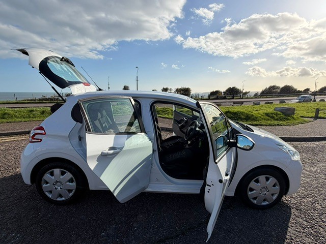 Used Peugeot 208 2013 for sale - 77836824: Photo 19