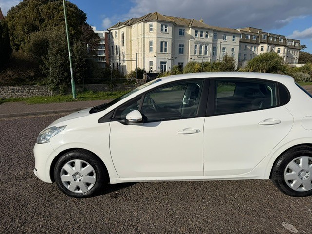 Used Peugeot 208 2013 for sale - 77836824: Photo 4