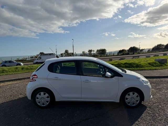 Used Peugeot 208 2013 for sale - 77836824: Photo 5