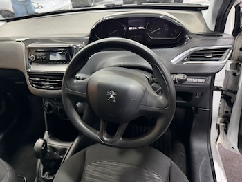 Used Peugeot 208 2015 for sale - 77313948: Photo
