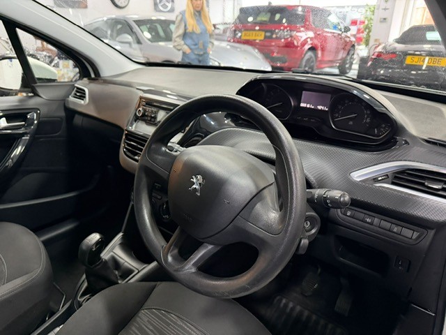 Used Peugeot 208 2015 for sale - 77313948: Photo 5