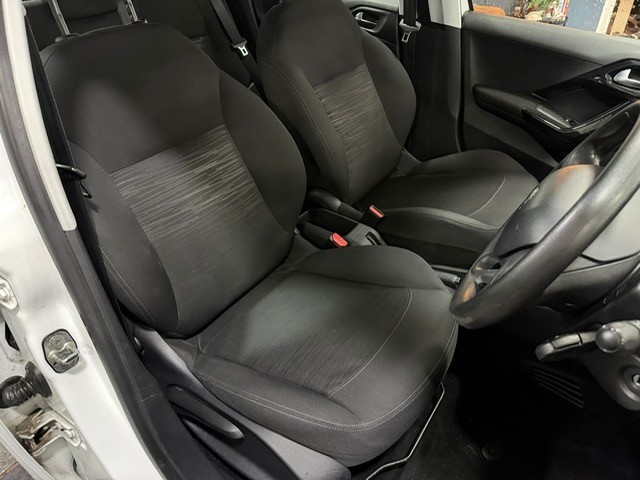 Used Peugeot 208 2015 for sale - 77313948: Photo 6