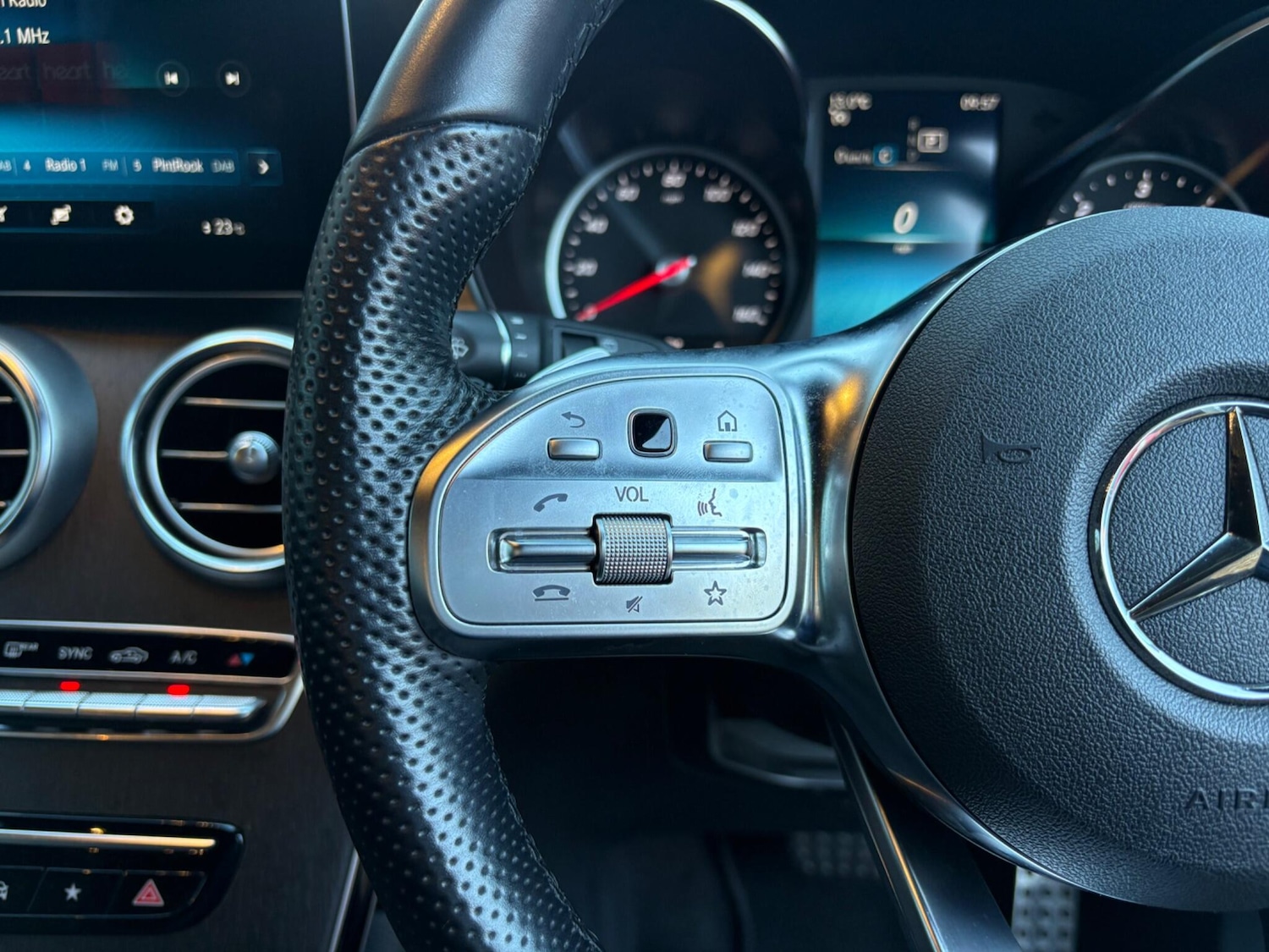 Used Mercedes-Benz GLC 2020 for sale - 76314884: Photo 22