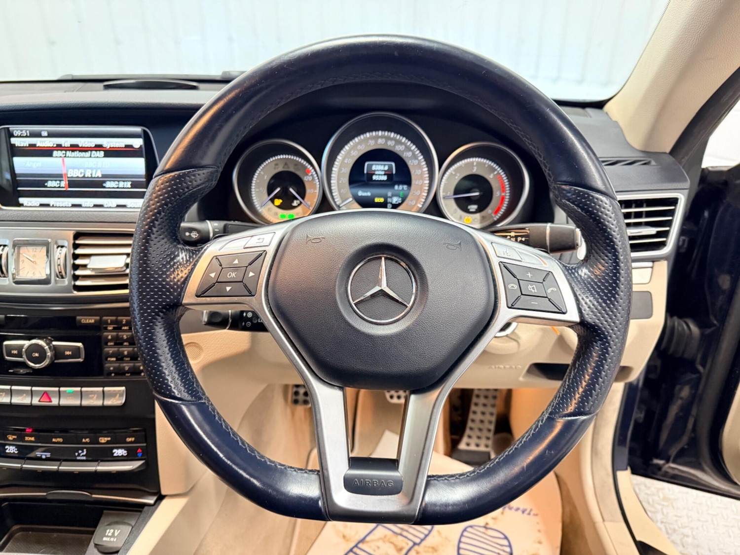 Used Mercedes-Benz E Class 2014 for sale - 77425793: Photo 17