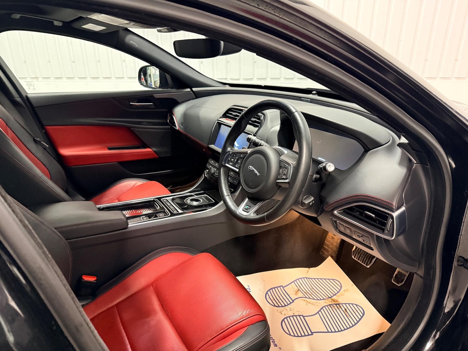 Used Jaguar XE 2019 for sale - 76992303: Photo 21