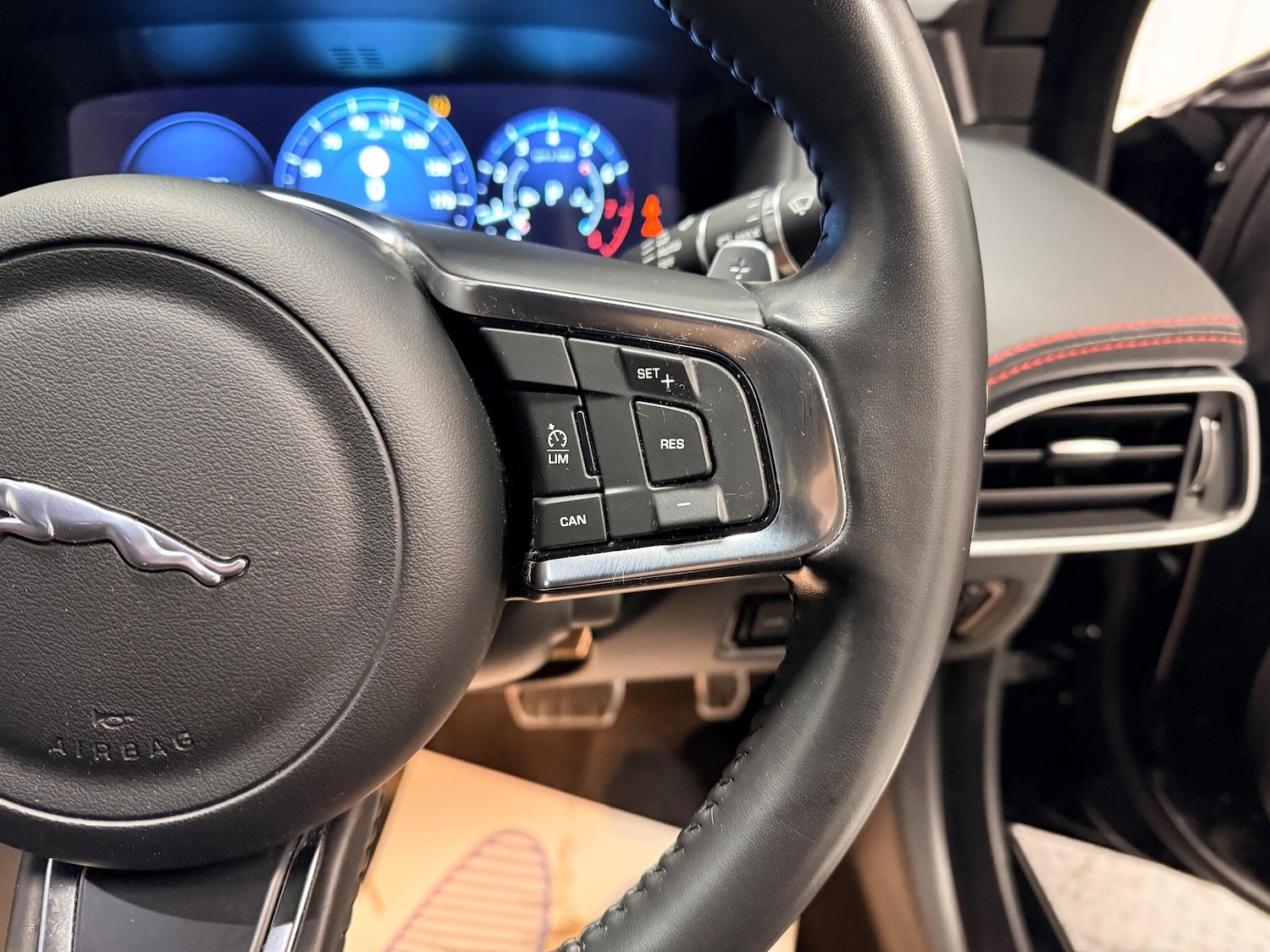 Used Jaguar XE 2019 for sale - 76992303: Photo 24