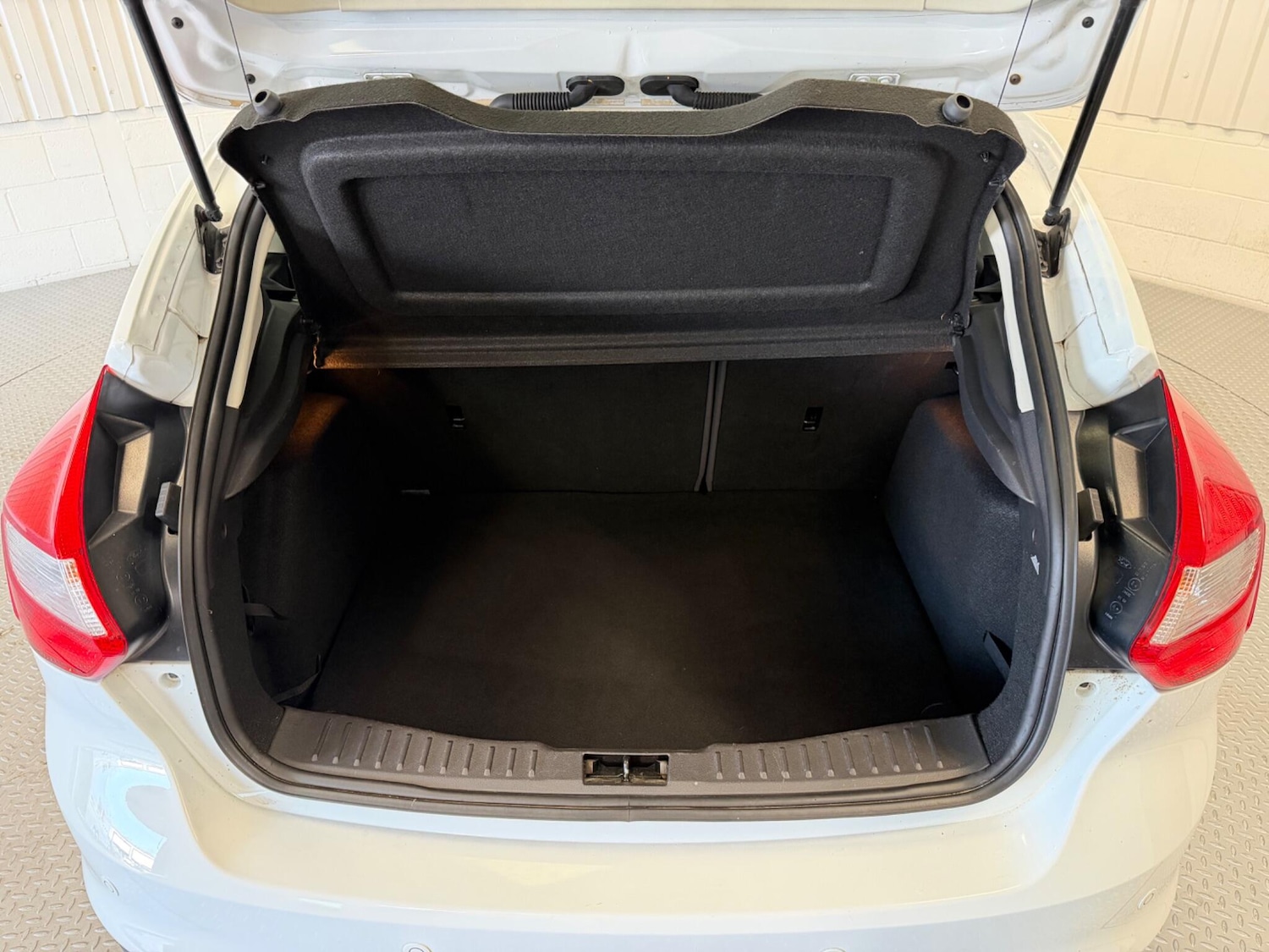 Used Ford Focus 2013 for sale - 77994117: Photo 12