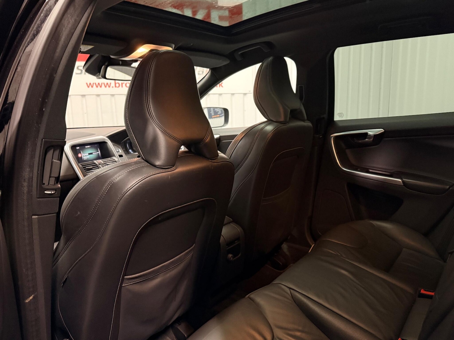 Used Volvo XC60 2017 for sale - 76584428: Photo 15