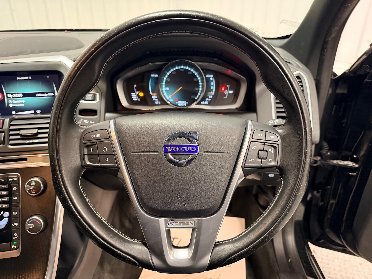 Used Volvo XC60 2017 for sale - 76584428: Photo 25