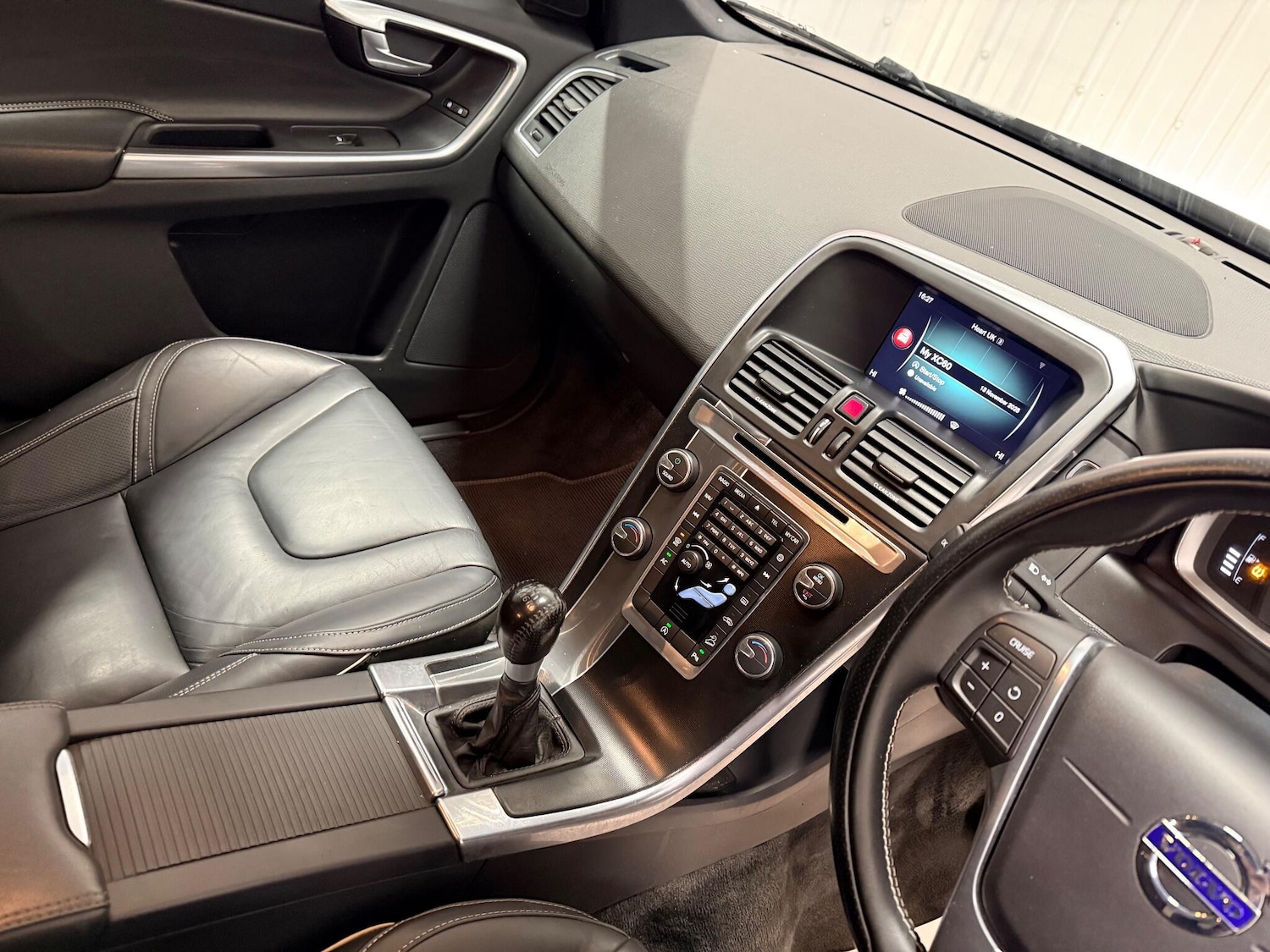 Used Volvo XC60 2017 for sale - 76584428: Photo 26