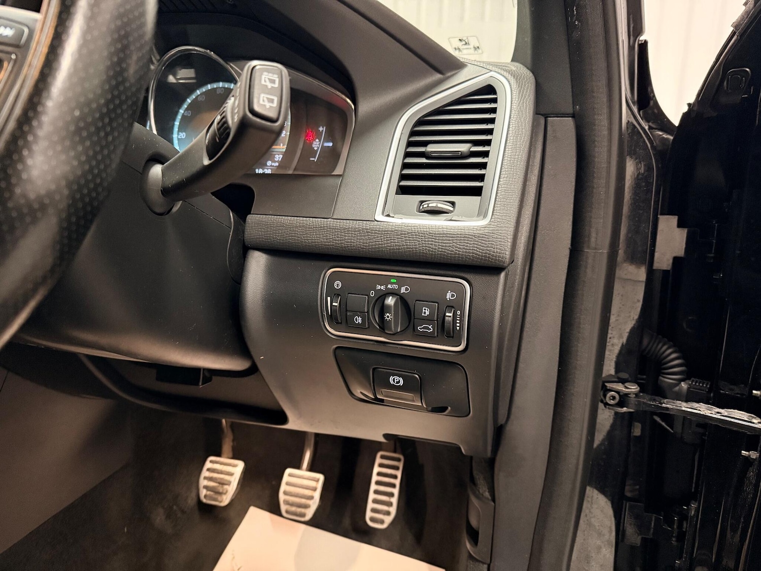 Used Volvo XC60 2017 for sale - 76584428: Photo 27