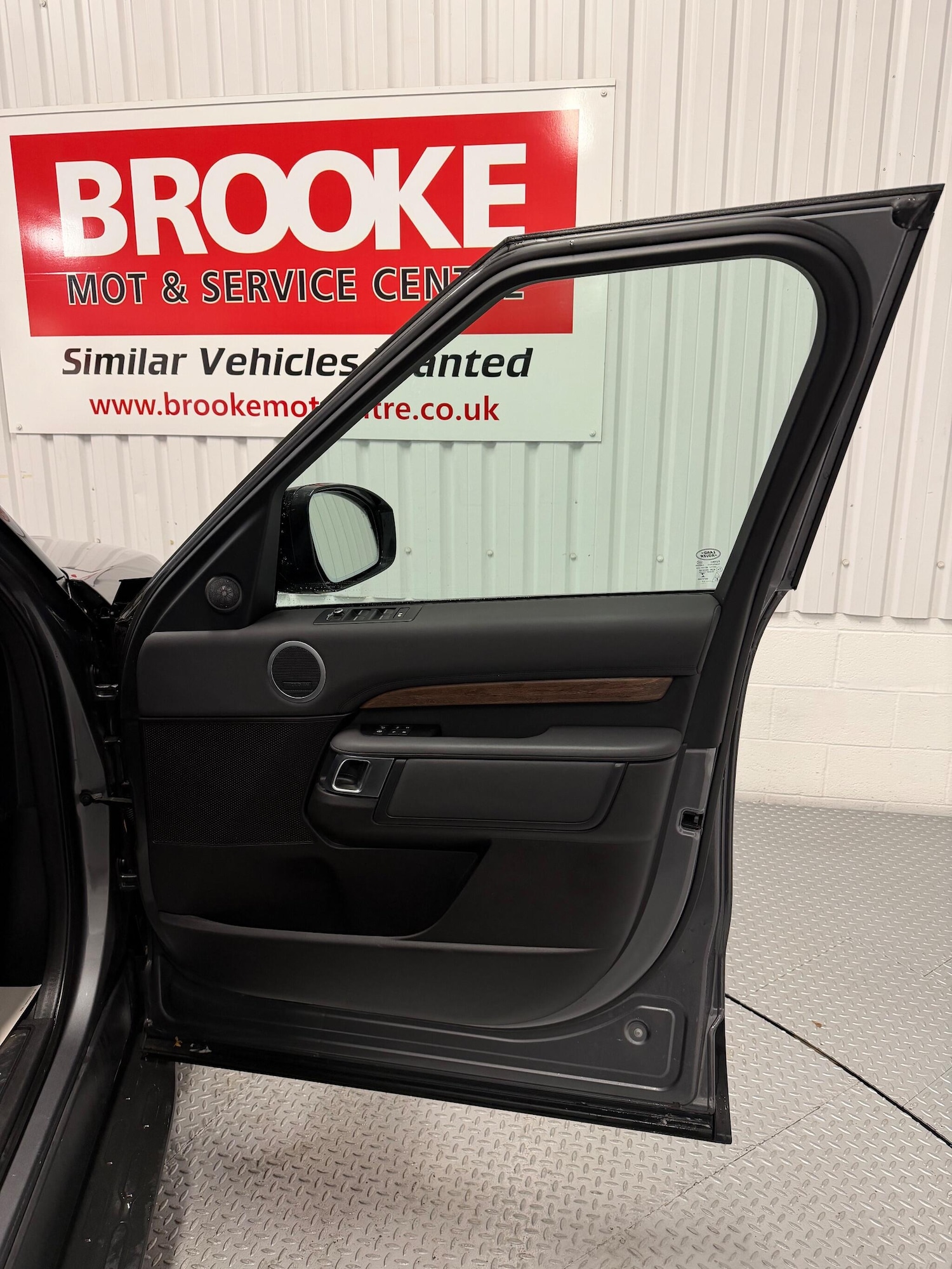 Used Land Rover Discovery 2017 for sale - 76408423: Photo 15