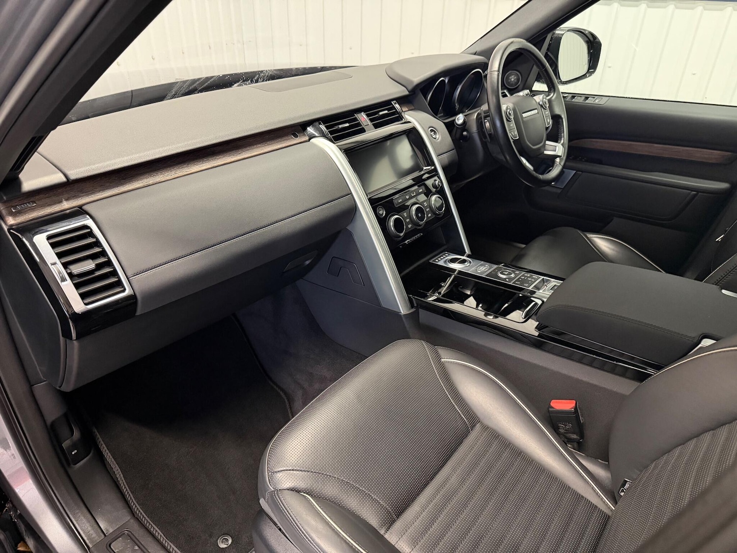 Used Land Rover Discovery 2017 for sale - 76408423: Photo 16