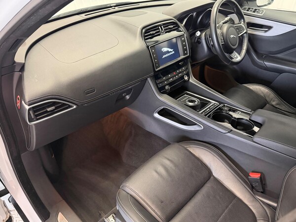 Used Jaguar F-Pace 2016 for sale - 76337064: Photo 18