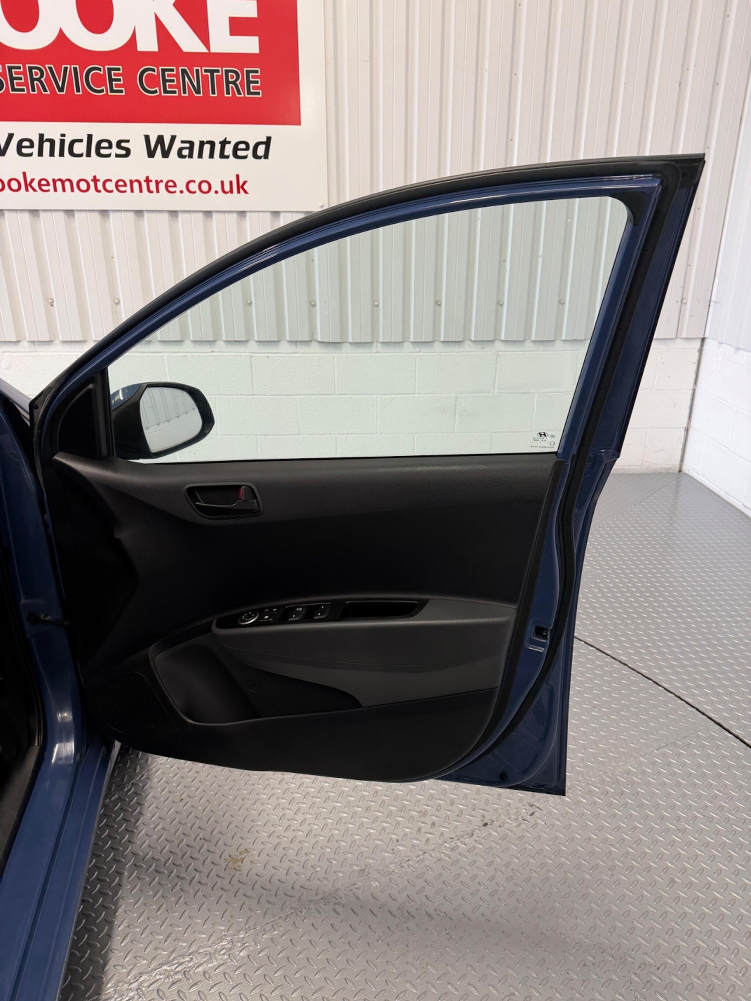 Used Hyundai i10 2017 for sale - 77993541: Photo 17