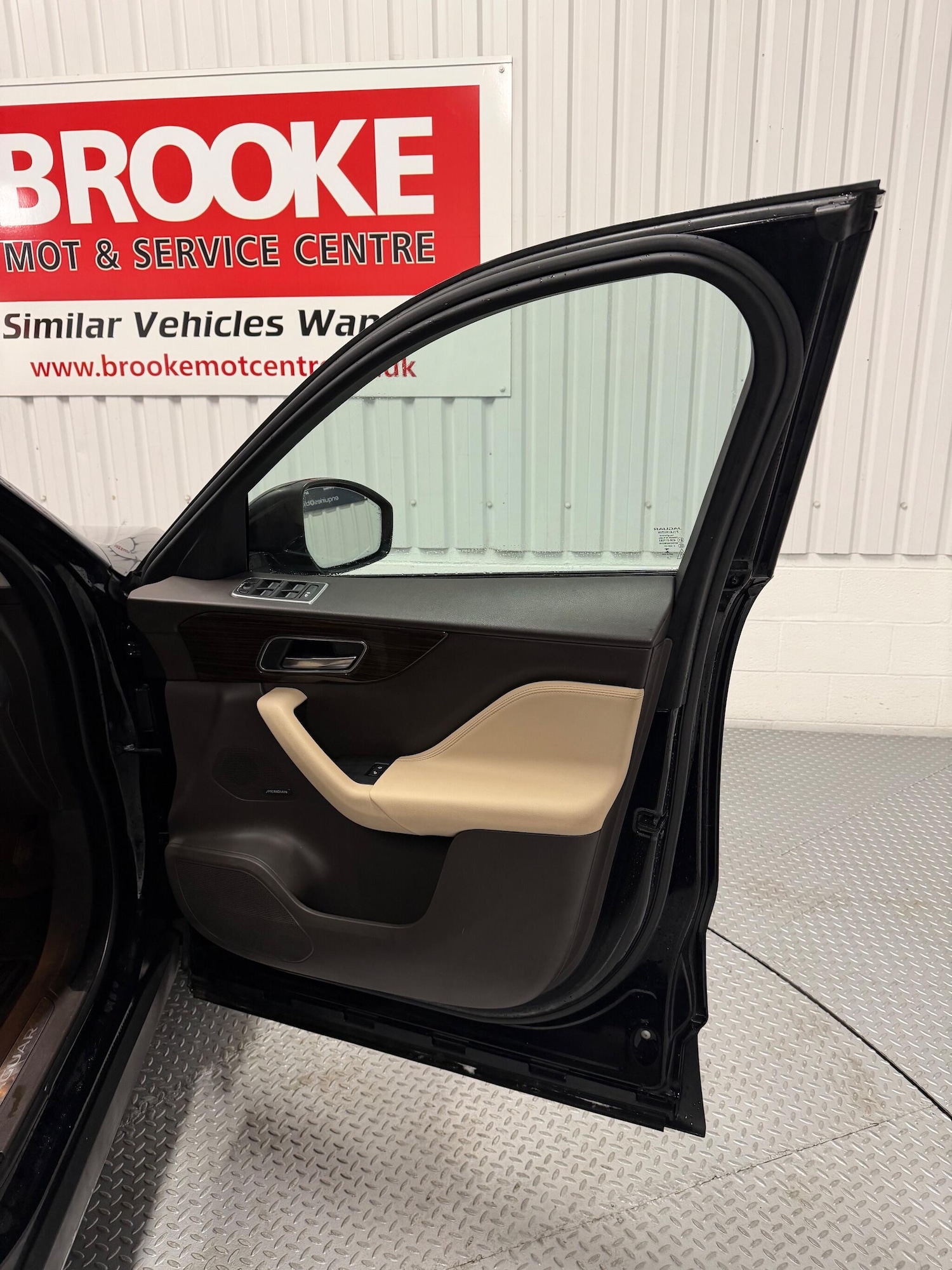 Used Jaguar F-Pace 2017 for sale - 76608222: Photo 17