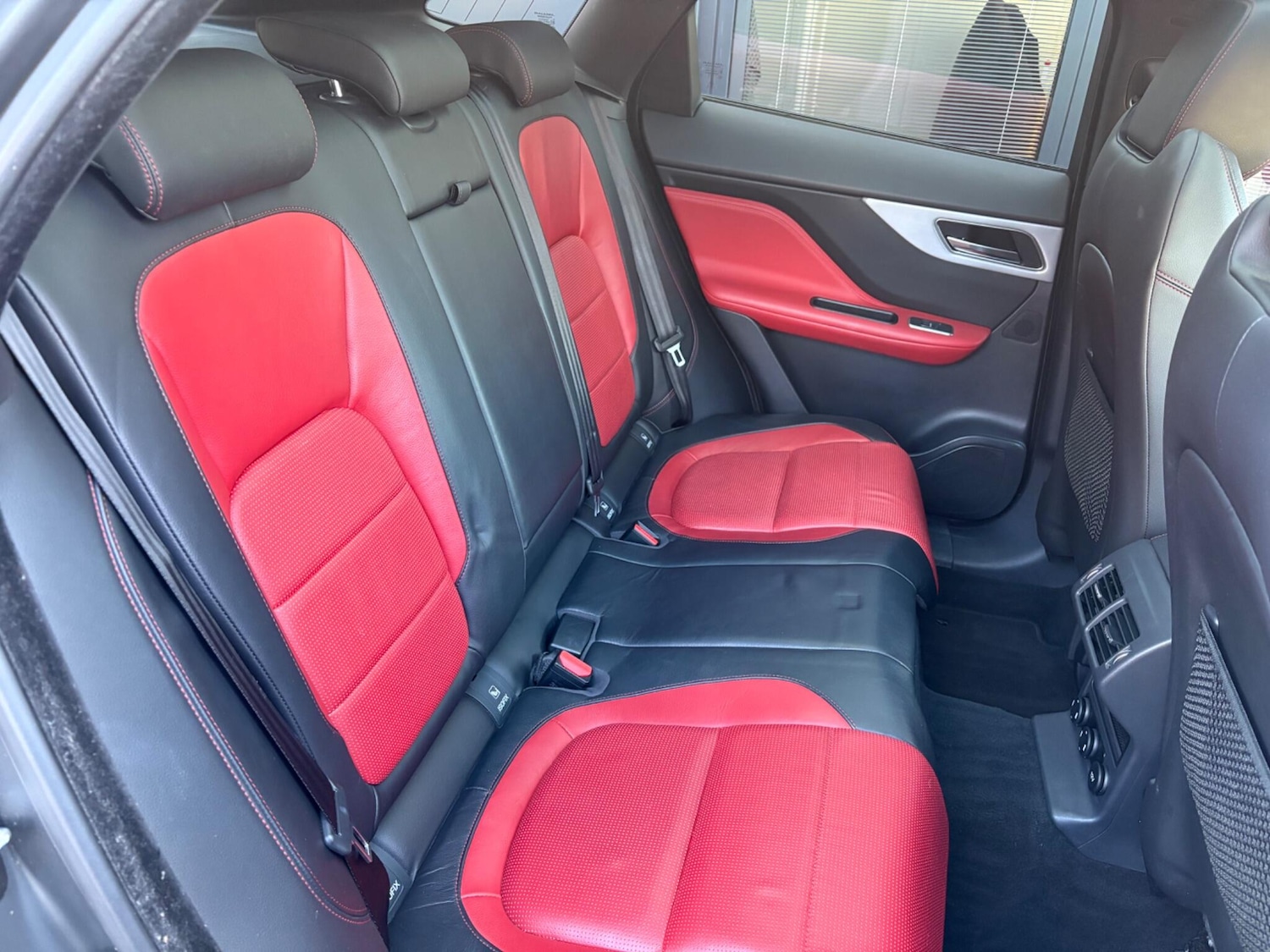 Used Jaguar F-Pace 2016 for sale - 76898366: Photo 10