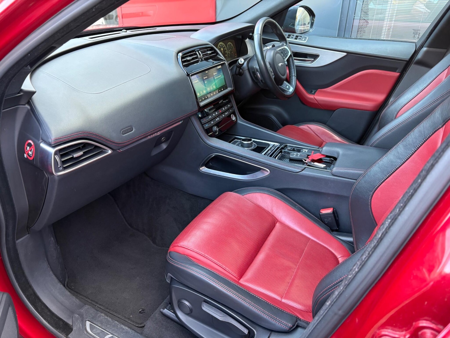 Used Jaguar F-Pace 2016 for sale - 76898366: Photo 21