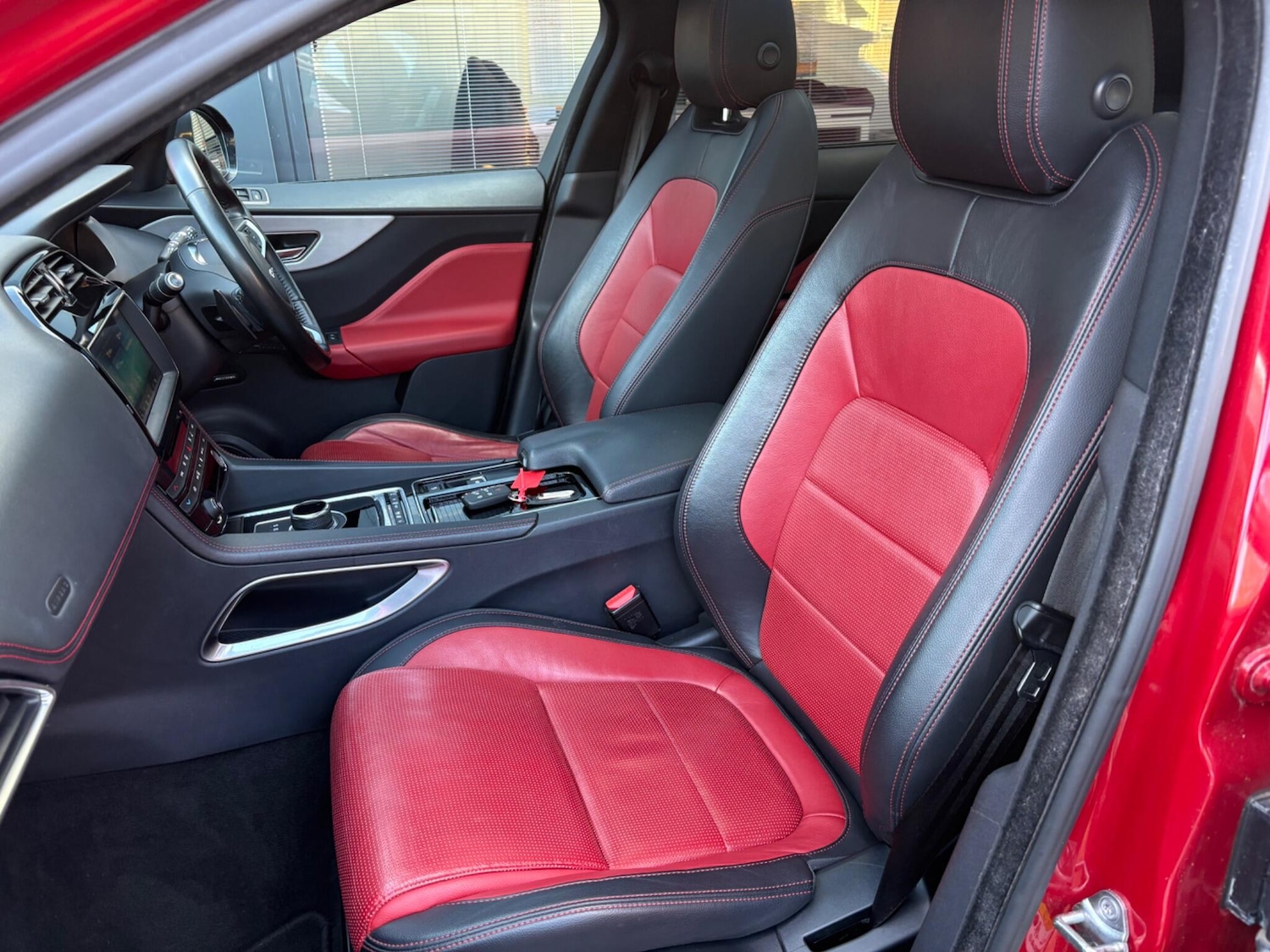 Used Jaguar F-Pace 2016 for sale - 76898366: Photo 23