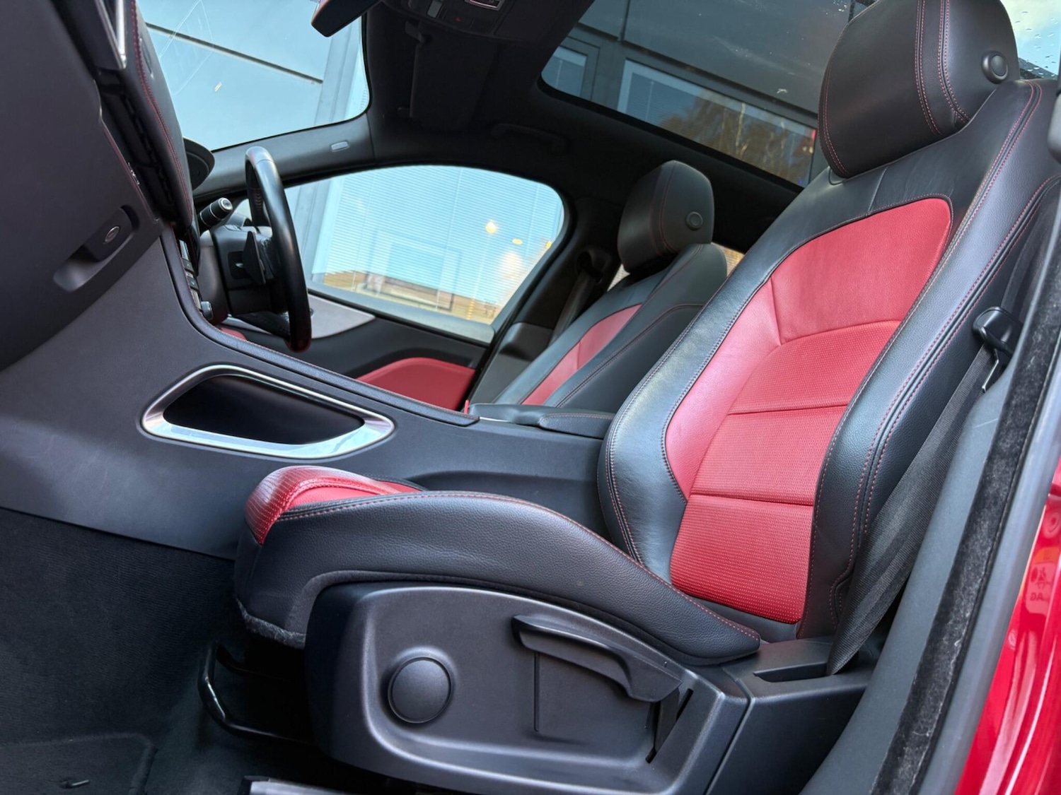 Used Jaguar F-Pace 2016 for sale - 76898366: Photo 24