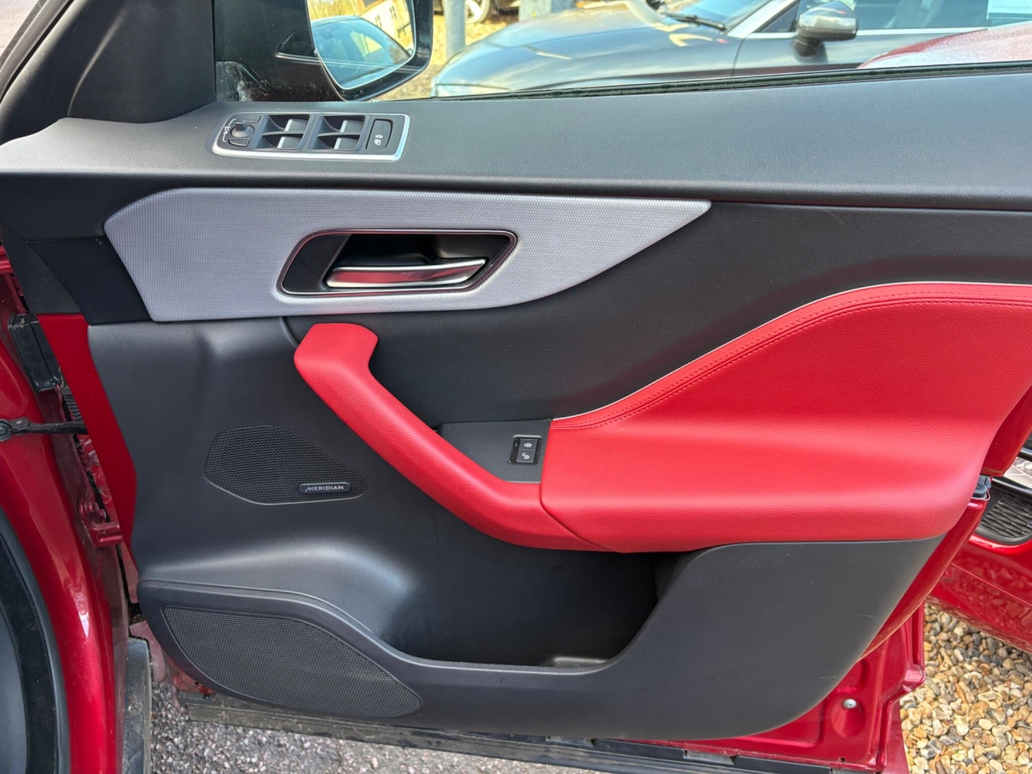 Used Jaguar F-Pace 2016 for sale - 76898366: Photo 9