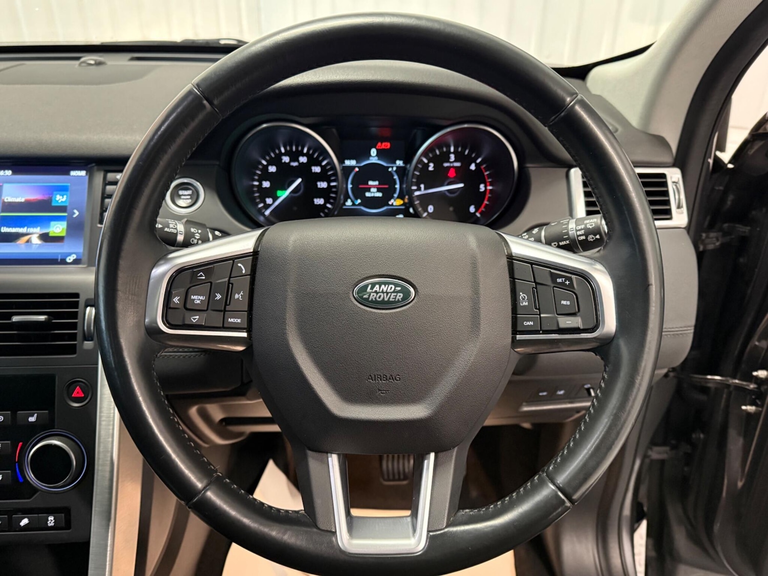 Used Land Rover Discovery Sport 2017 for sale - 77237674: Photo 24