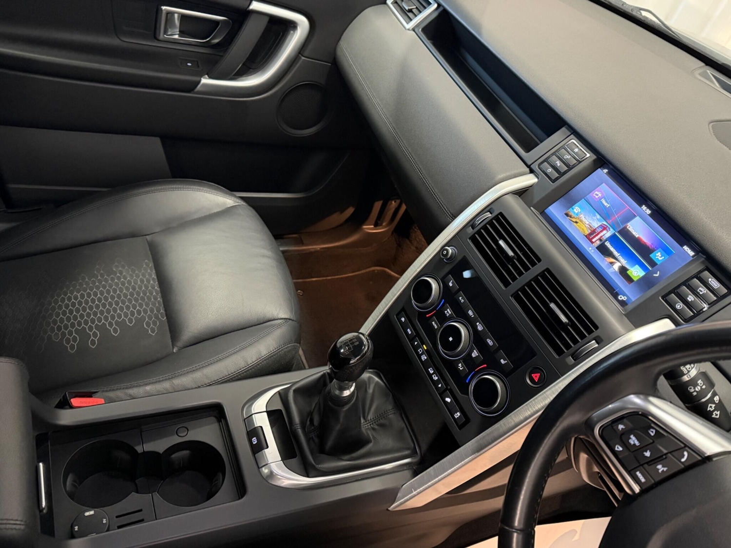 Used Land Rover Discovery Sport 2017 for sale - 77237674: Photo 31