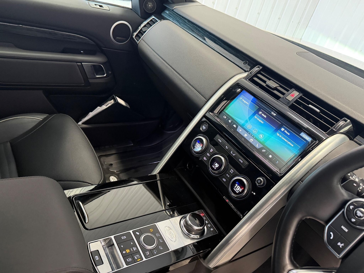 Used Land Rover Discovery 2018 for sale - 76446782: Photo 21