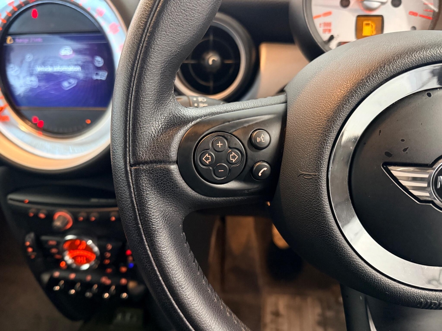 Used MINI Convertible 2014 for sale - 76781757: Photo 16