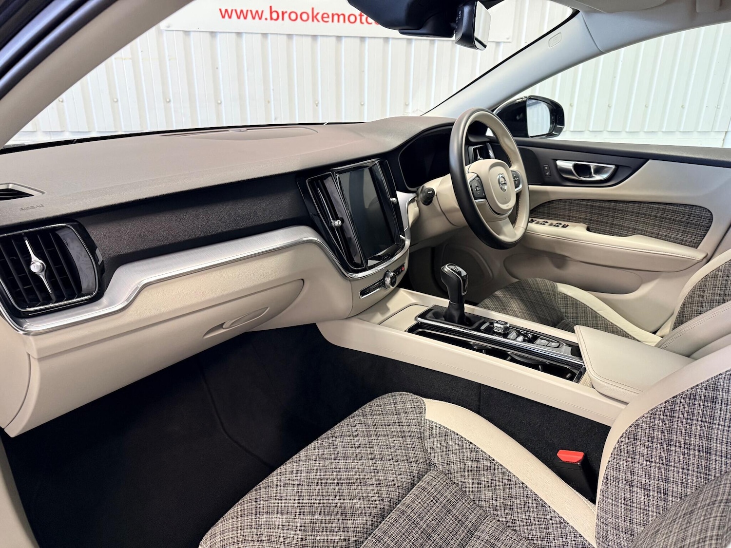 Used Volvo V60 2018 for sale - 76561920: Photo 13