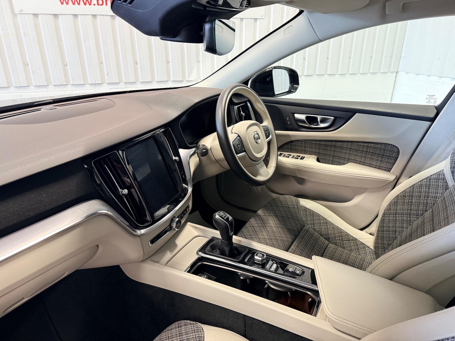 Used Volvo V60 2018 for sale - 76561920: Photo 16