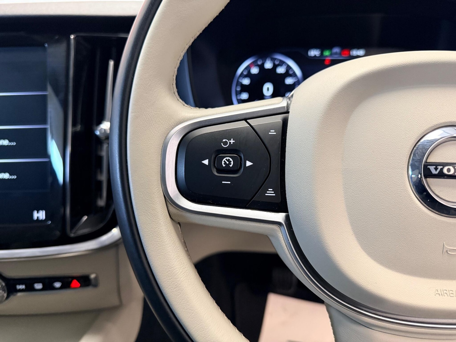 Used Volvo V60 2018 for sale - 76561920: Photo 23