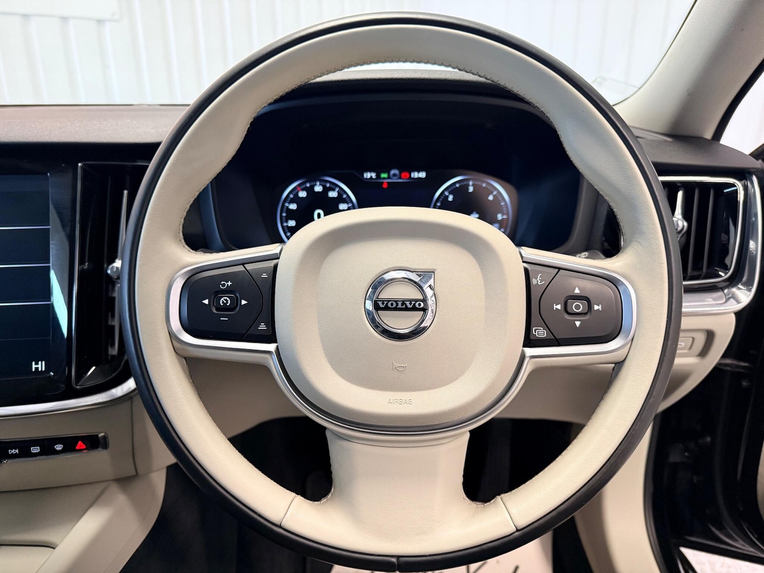 Used Volvo V60 2018 for sale - 76561920: Photo 24