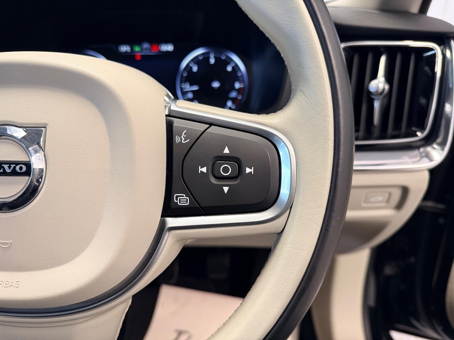 Used Volvo V60 2018 for sale - 76561920: Photo 28