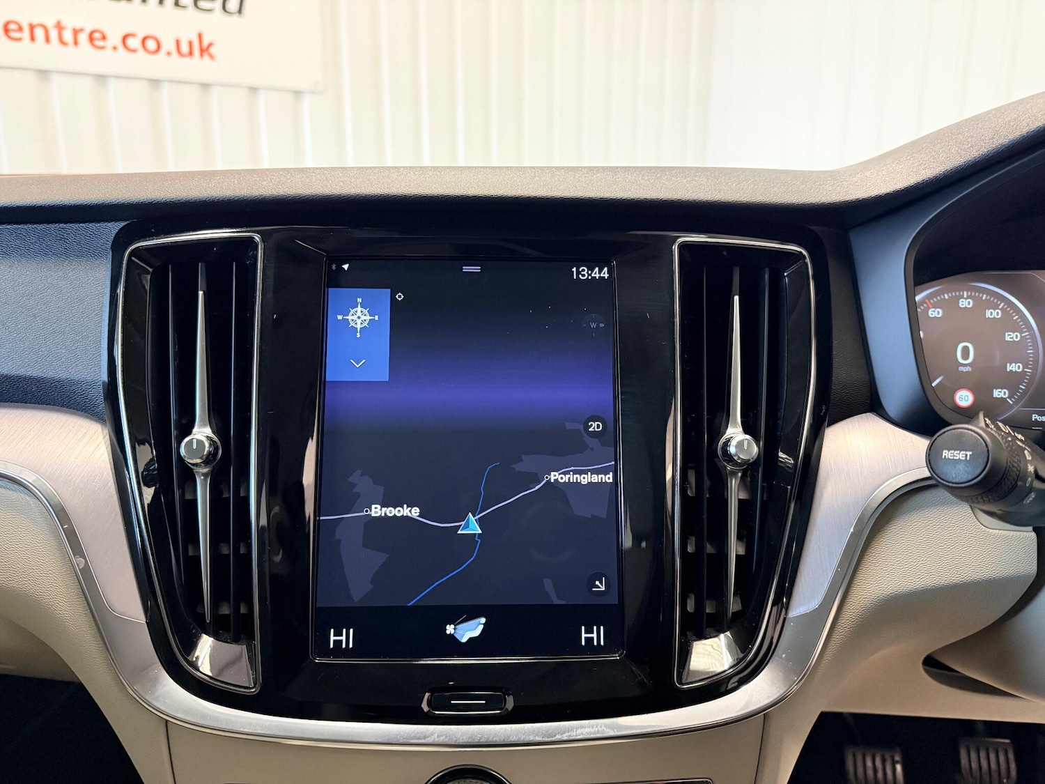 Used Volvo V60 2018 for sale - 76561920: Photo 30