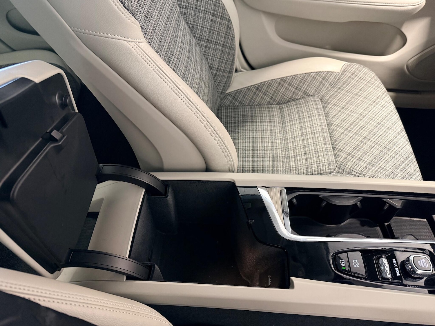 Used Volvo V60 2018 for sale - 76561920: Photo 33