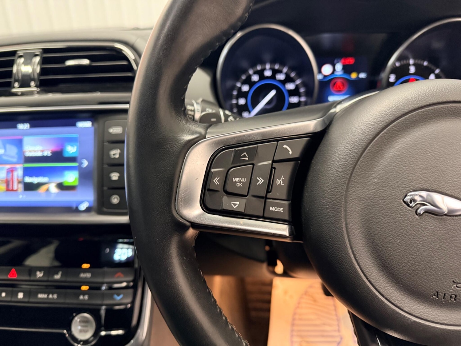 Used Jaguar XE 2017 for sale - 77386730: Photo 20