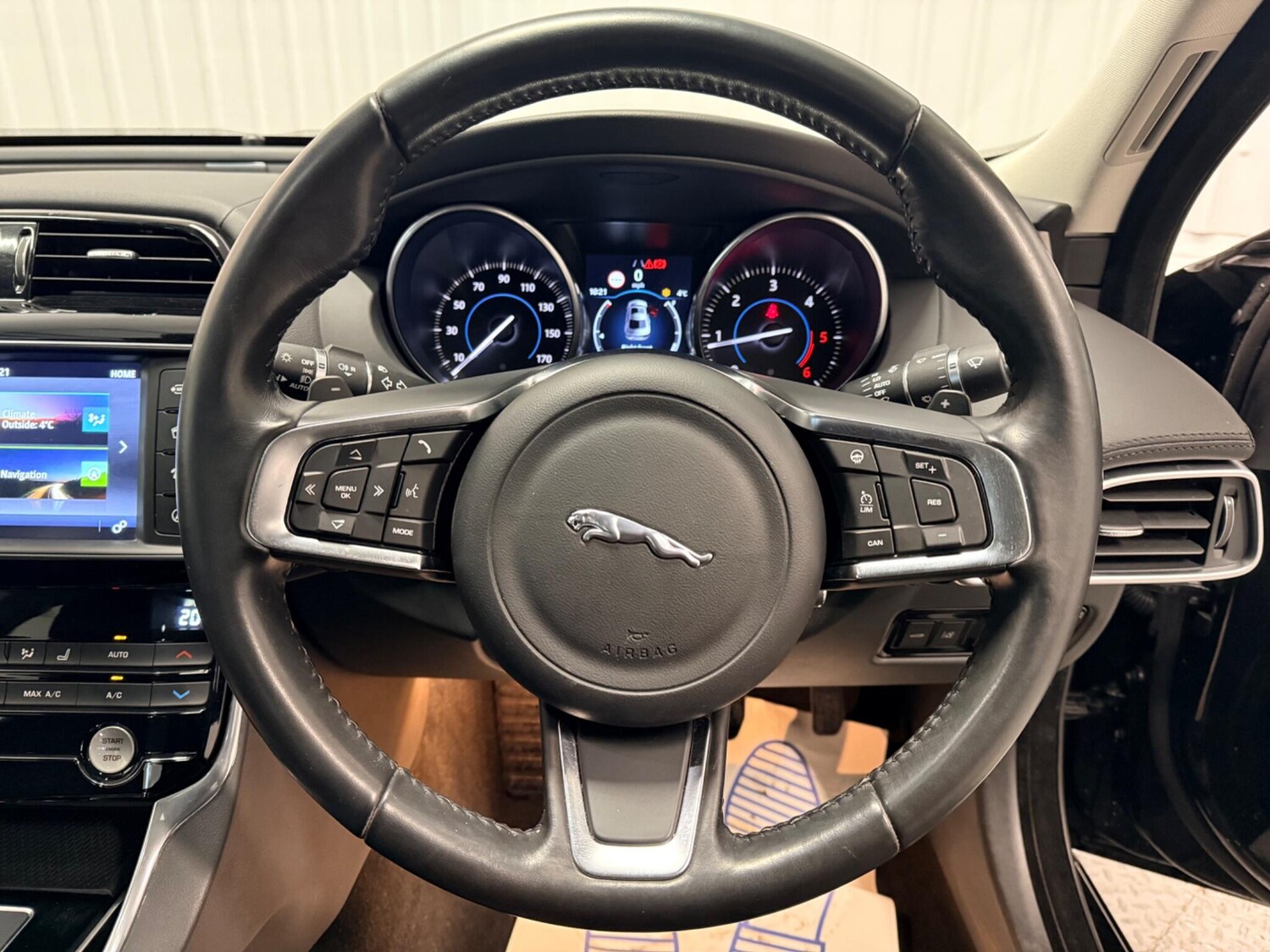 Used Jaguar XE 2017 for sale - 77386730: Photo 21