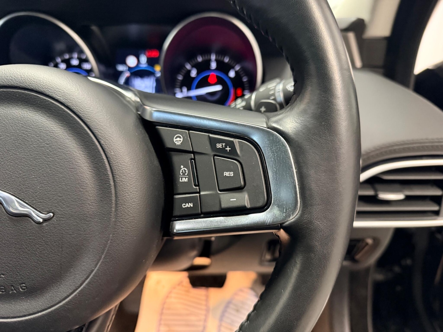 Used Jaguar XE 2017 for sale - 77386730: Photo 25